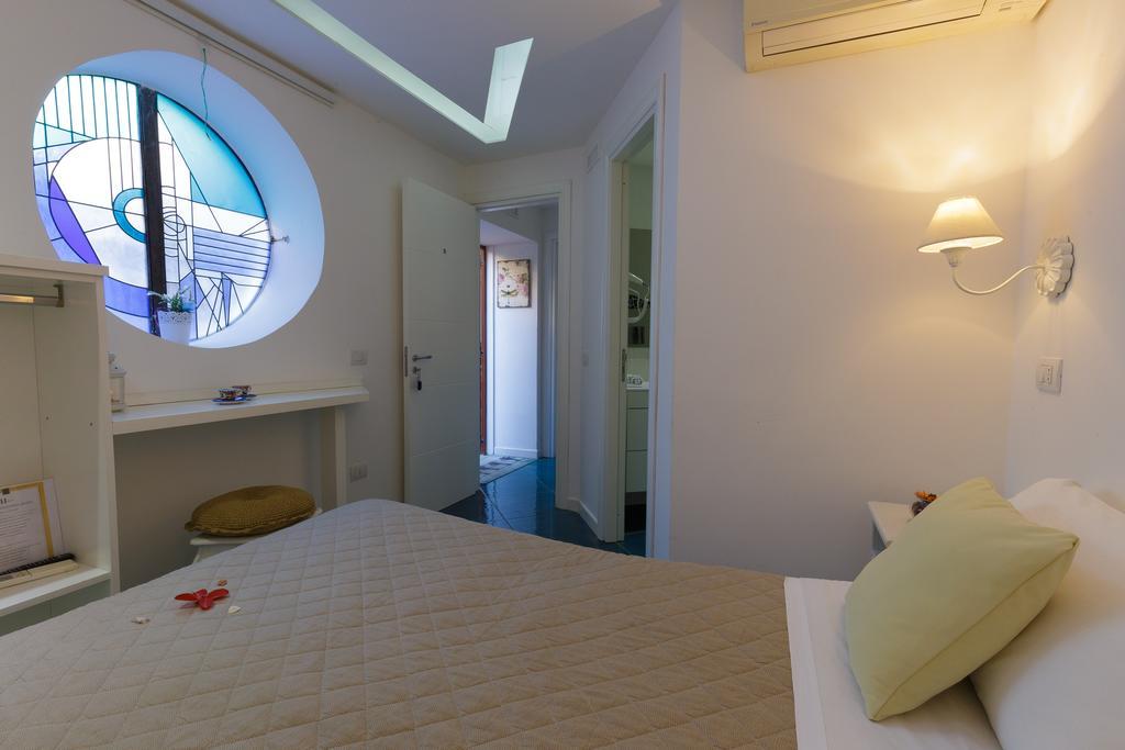 14 Leoni Bed & Breakfast 3*