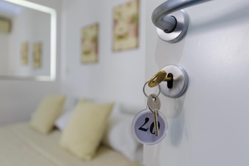 14 Leoni Bed & Breakfast 3*