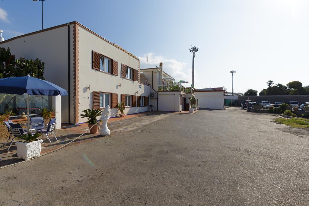 14 Leoni Bed & Breakfast