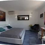 Beach Hotel 14Leoni B&B