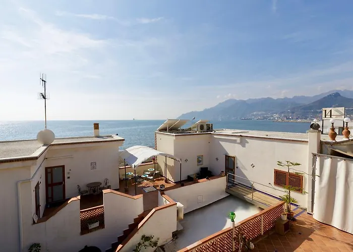 Beach Hotel 14Leoni B&B